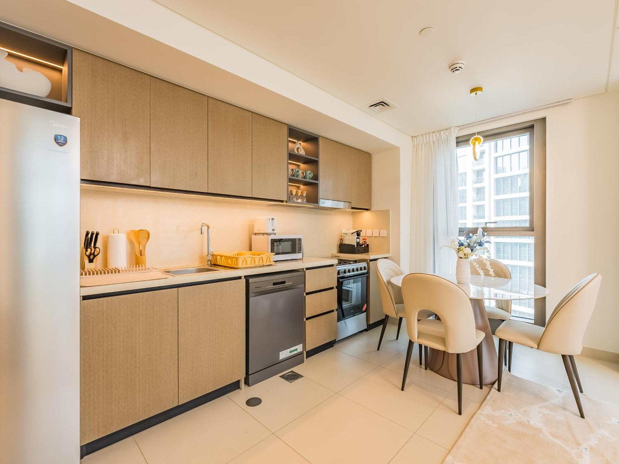 The 'paris' - Stylish 2bd With Burj View Dubai