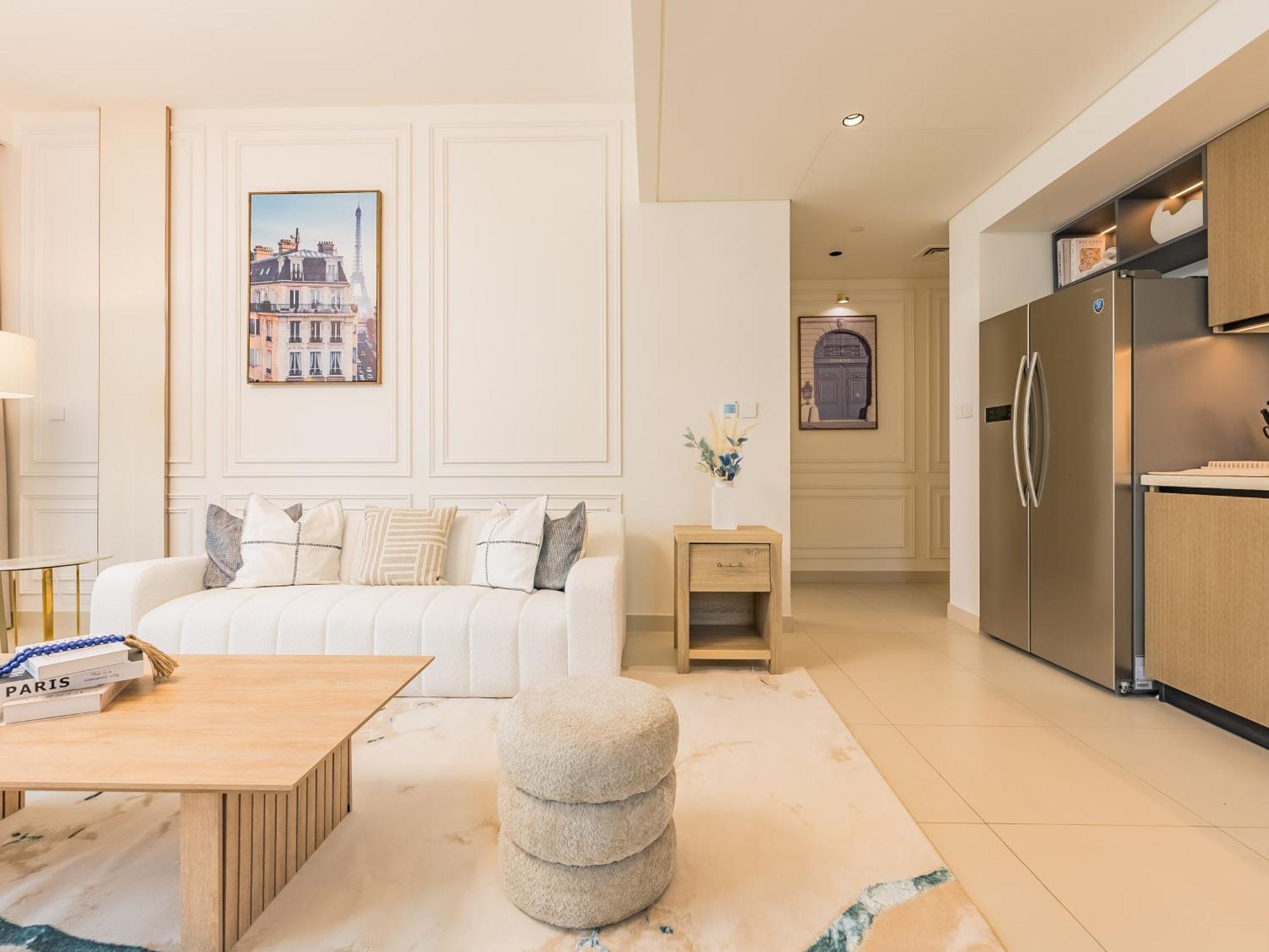 The 'paris' - Stylish 2bd With Burj View Apartment Dubai