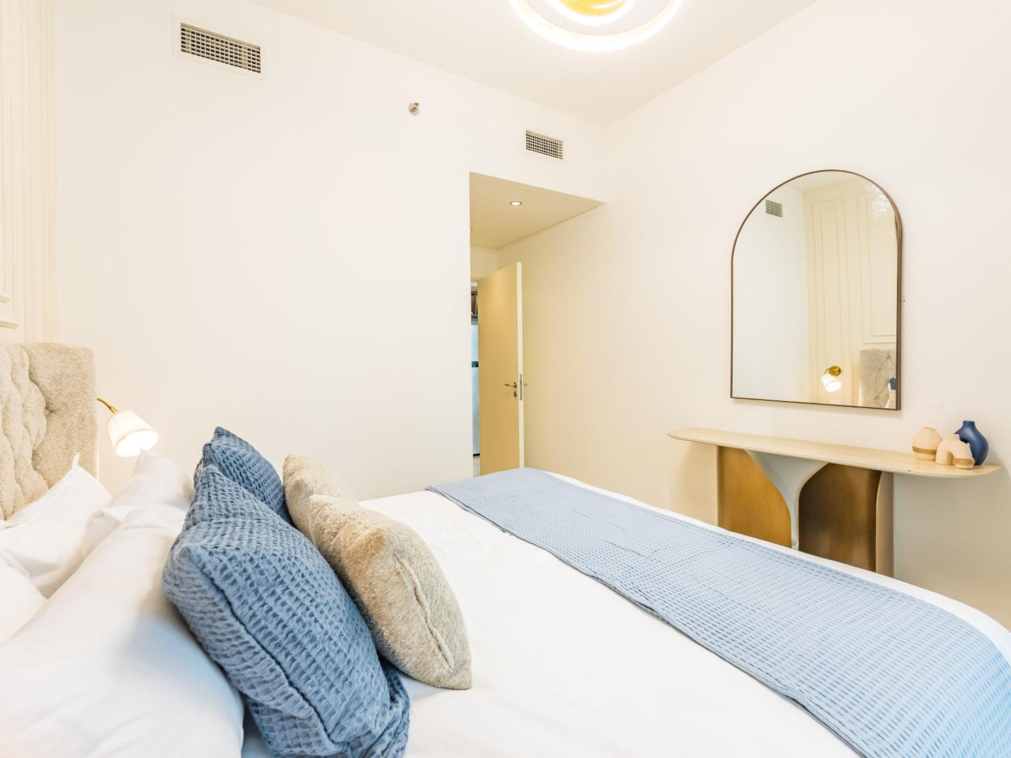 The 'paris' - Stylish 2bd With Burj View Apartment *