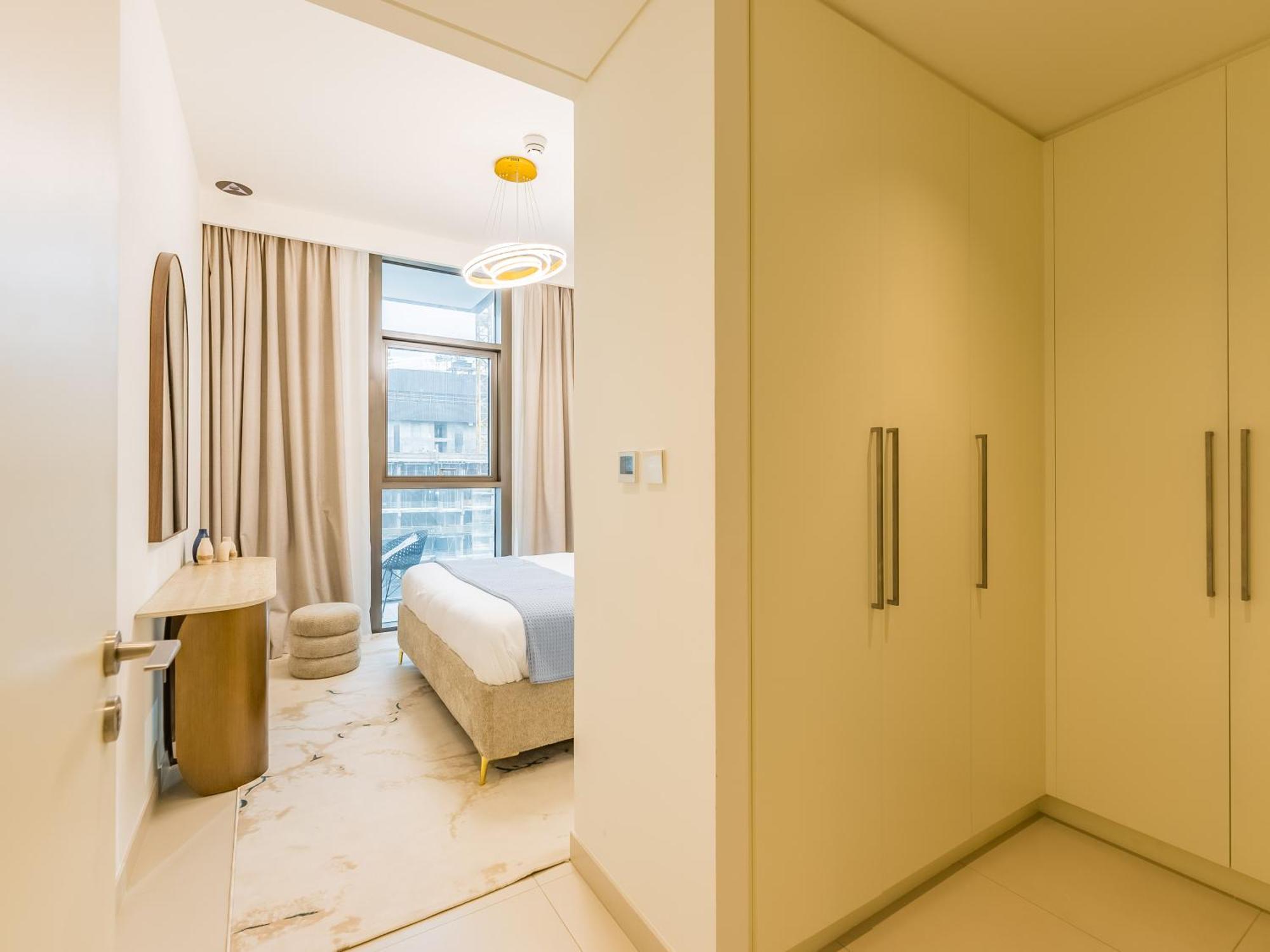 The 'paris' - Stylish 2bd With Burj View Dubai