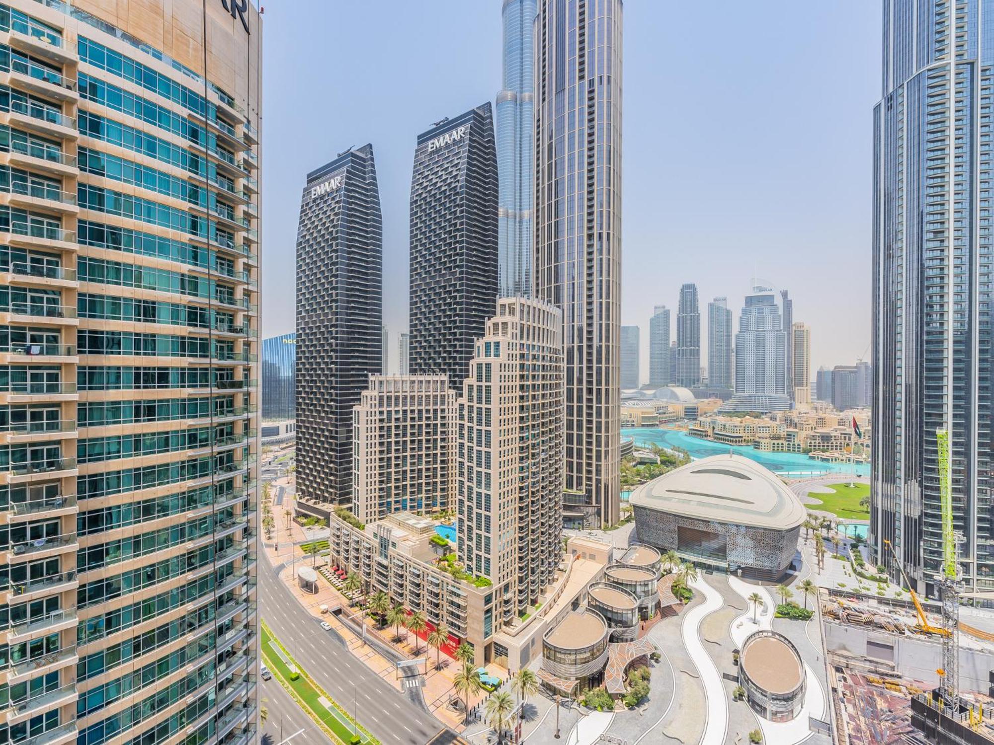 The 'paris' - Stylish 2bd With Burj View Apartment Dubai